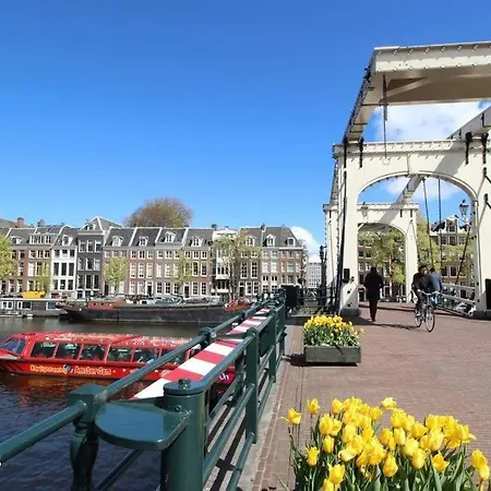 Luxurious Boutique In Center