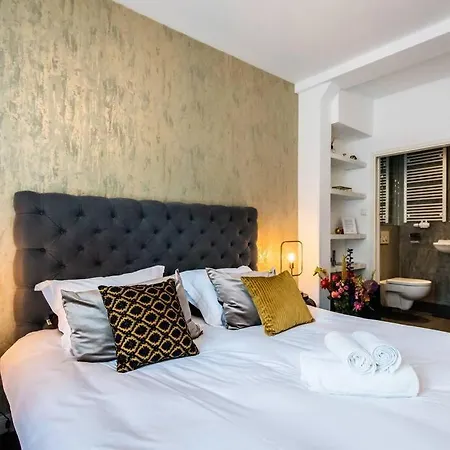 Luxurious Boutique In Center *